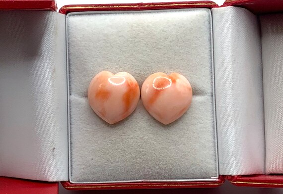 Vintage Carved Heart Coral and 14kt gold earrings… - image 4