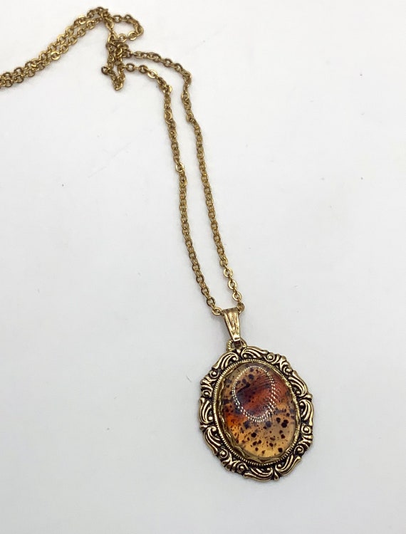 Vintage gold tone oval Montana Agate pendant neck… - image 1