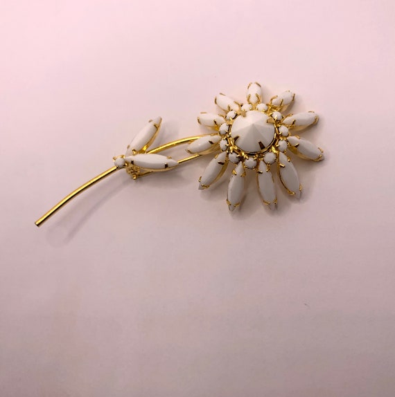 Vintage Milkglass white and gold flower brooch - image 9