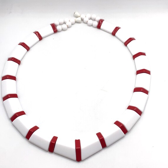 Vintage Avon red and white beaded V necklace chun… - image 3