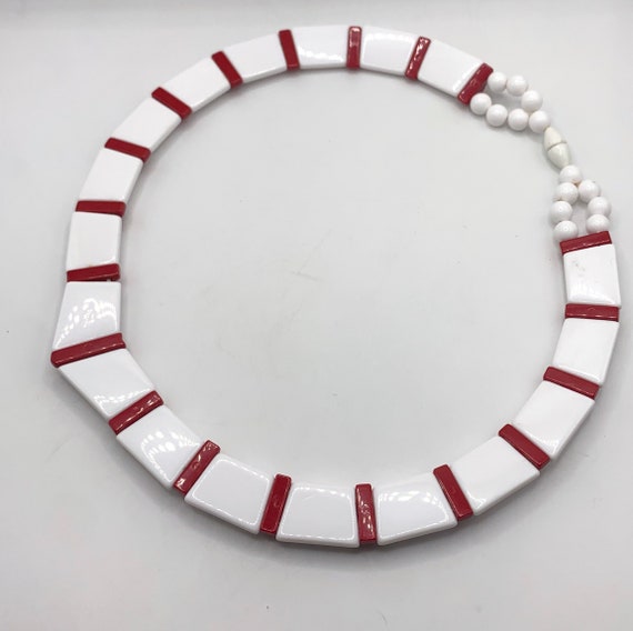 Vintage Avon red and white beaded V necklace chun… - image 2