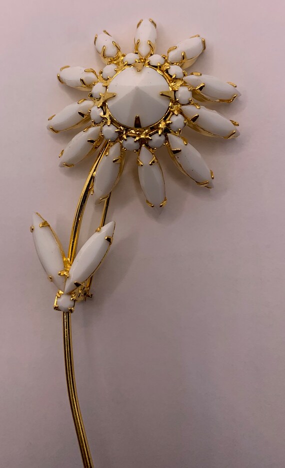 Vintage Milkglass white and gold flower brooch - image 10