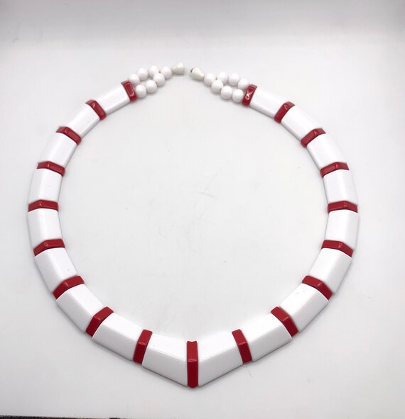 Vintage Avon red and white beaded V necklace chun… - image 7