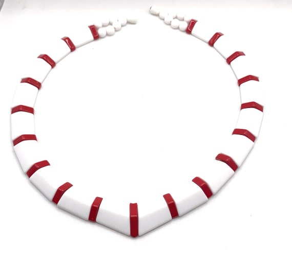 Vintage Avon red and white beaded V necklace chun… - image 1