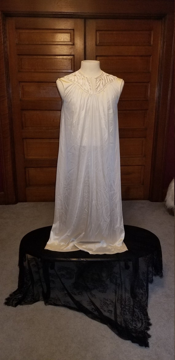 Vintage full length vanity fair night gown off wh… - image 3