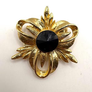 Vintage gold tone and black rhinestone elegant brooch