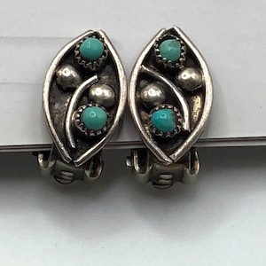 Vintage Small tiny turquoise 925 sterling silver clip on earrings