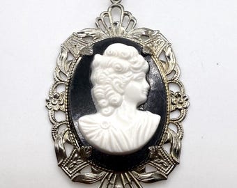 Collier Vintage Rétro En Argent Avec Camée Ou Photo - Bijou Ancien Sans Marque, Occasion