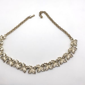 Vintage Judy Lee Whit enamel Leaf flower necklace