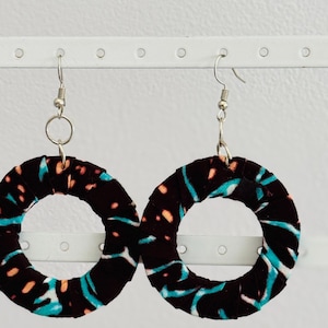 Orecchini in tessuto Ankara: orecchini pendenti in cotone con stampa africana fatti a mano.