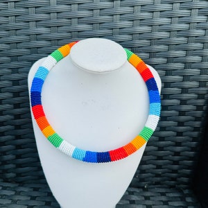 Choker fatto a mano con perline Masai: collana di perline di vetro africane.