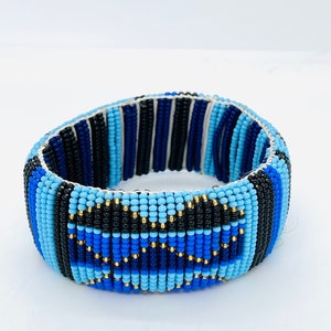 Brazalete masai de Kenia hecho a mano/pulsera con cuentas/brazalete de cuentas unisex/pulseras boho/brazalete tribal maasai/joyería masai para mujeres/brazalete auténtico. Pattern/E