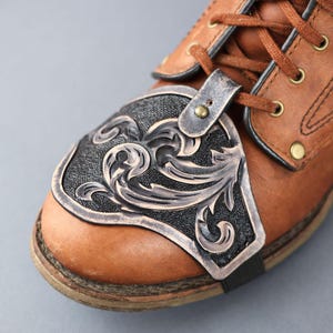 Ochraniacz na dźwignię zmiany biegów motocykla ze skóry z kwiatowym ornamentem