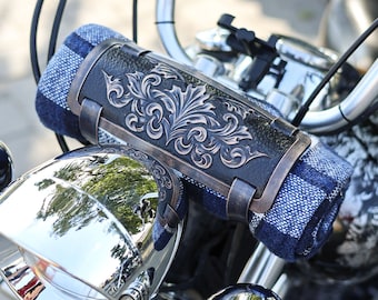 Harnais de couverture en cuir fait main avec ornement floral sculpté sur cuir, porte-couverture de moto