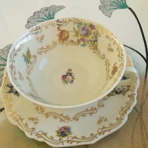 Vintage collectable limoges France tea cup & saucer.