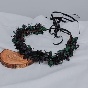 Halloween Gothic Bridal Crown/Black Floral Hair Wreath/Dark Romance Headpiece for Bride or Festival Wedding/Black Hydrangea hair crown