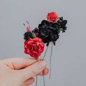 Halloween Wedding Hair Pins/Black and Red Rose Hair Accessories/Witchy Bride Hairpiece/Dark Gothic Hair Flowers/Vampire Wedding