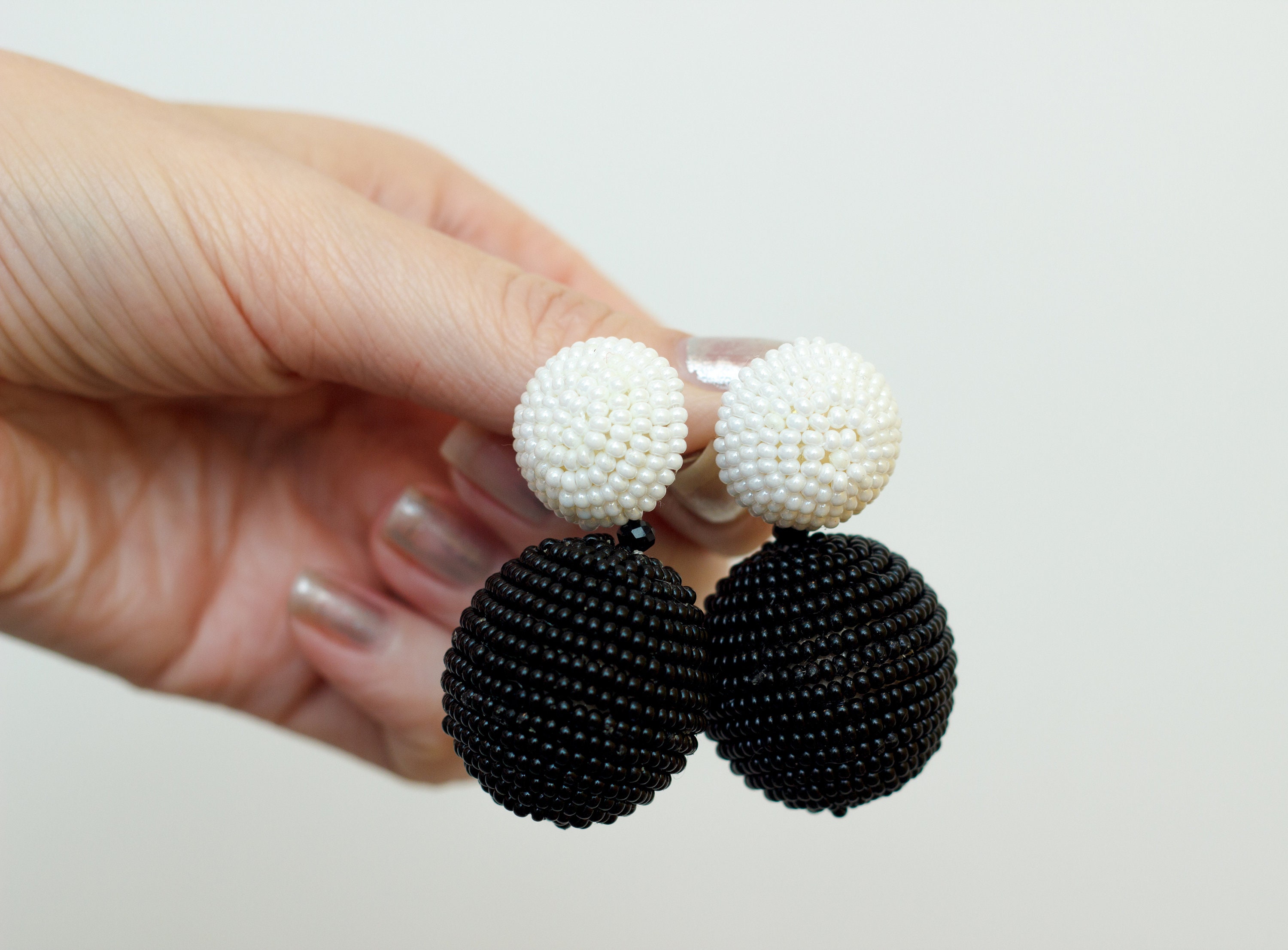 Black and White Beaded Bow Earrings – Bon Femmes