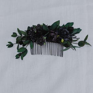 Hochzeit schwarzer Haarkamm/Blumen Haarkamm mit Rosen und viel Grün/Blümchen Halloween Haarkamm/stimmungsvoller Haarkamm