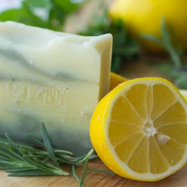 Savon au citron et aux herbes | Savon artisanal pour les mains et le corps | Savon artisanal végétalien 100 % naturel évalué et certifié en matière de sécurité | Savon aux haricots et aux garçons