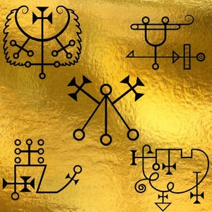 Può includere: Cinque simboli in bianco e nero su uno sfondo dorato. I simboli sono geometrici e astratti, con linee, cerchi e croci.
