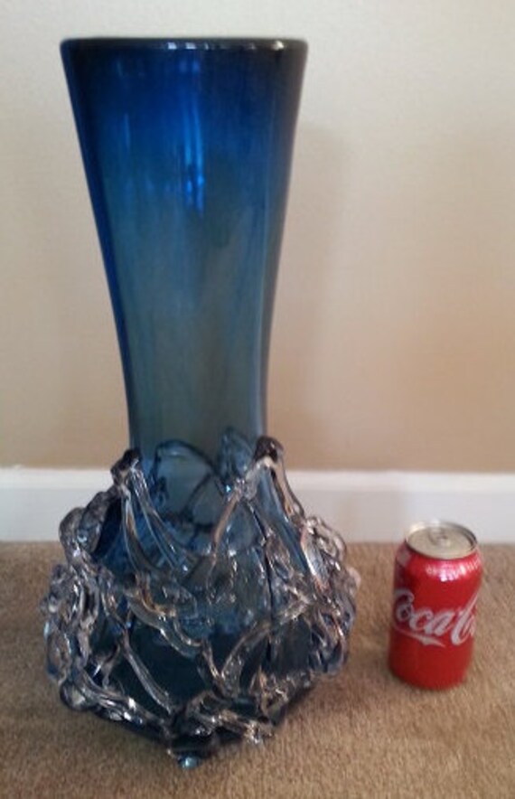 Huge Vintage Signed Ion Tamaian Hand Blown Blue and White Art Glass Vase Made in Romania il 570xN 6gkv