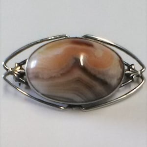 Vintage Sterling Silver Brooch, With Brown, Orange, & White Cabochon-Cut Swirled and Banded Agate Stone