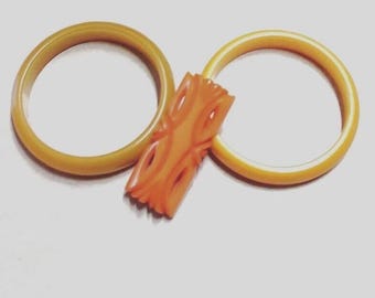 Early or Mid 20th Century Tested Bakelite, Carved and Pierced Brooch (Tangerine) & 2 Bangle Bracelets (Pea Green, Butterscotch)