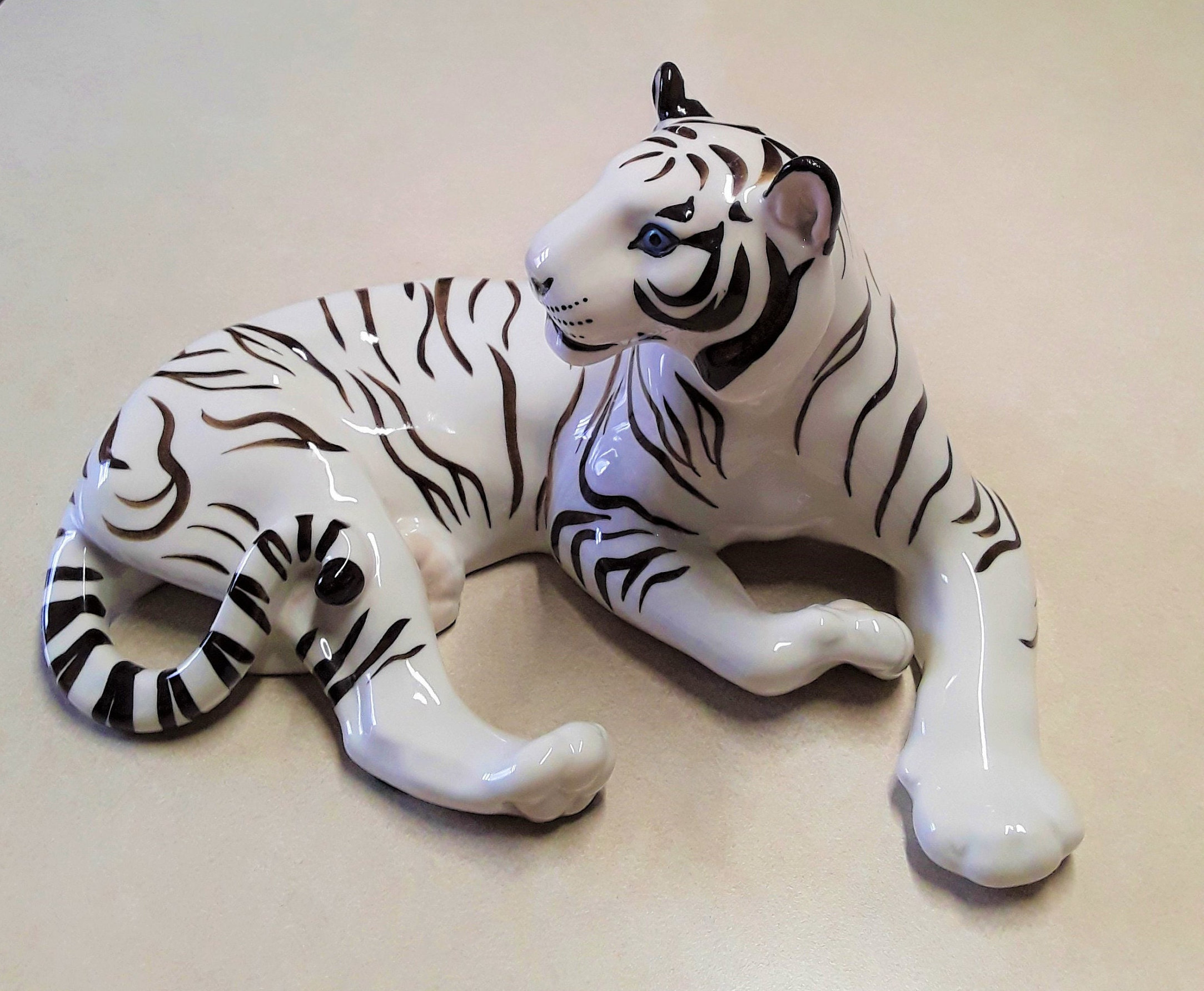 Large Vintage Lomonosov Porcelain Factory (of St. Petersburg