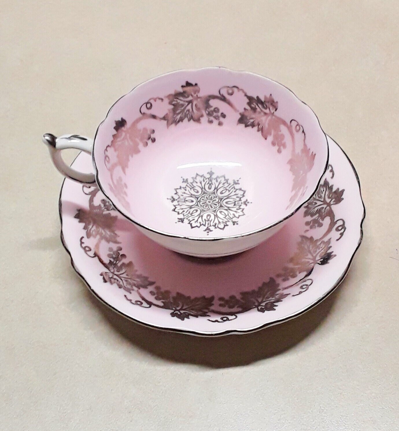 1940 年代の Paragon China (イギリス製) ボーンチャイナ ティーカップ