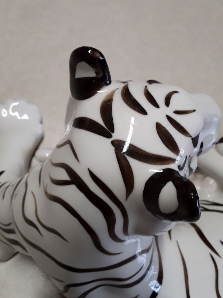 Large Vintage Lomonosov Porcelain Factory (of St. Petersburg