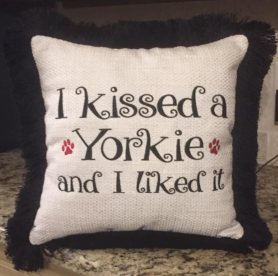 Hecho a pedido almohada. Personalizar con su elección de raza | Etsy