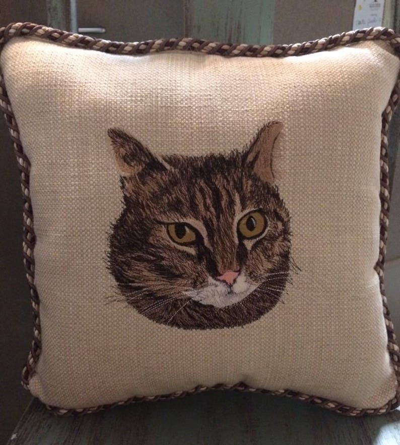 Made to Order, Custom Embroidered Pet Portrait Pillow Bild 5