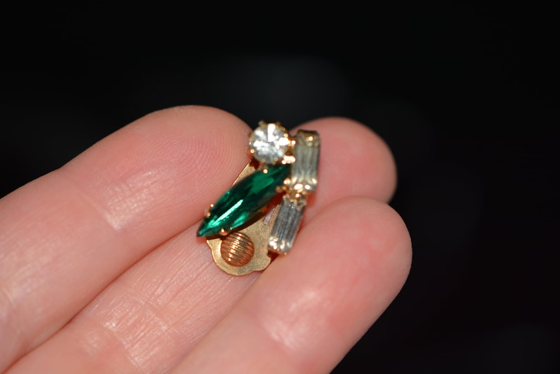 Vintage gifts. Emerald Crystal Pin Vintage Clip on Earrings Art Deco Jewelry Vintage Brooch /& Clips Vintage Jewelry 60s Set