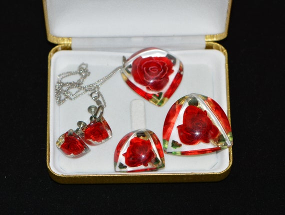 Broche Vintage Lucite Gravée à L'envers - Motif Floral - Transparent