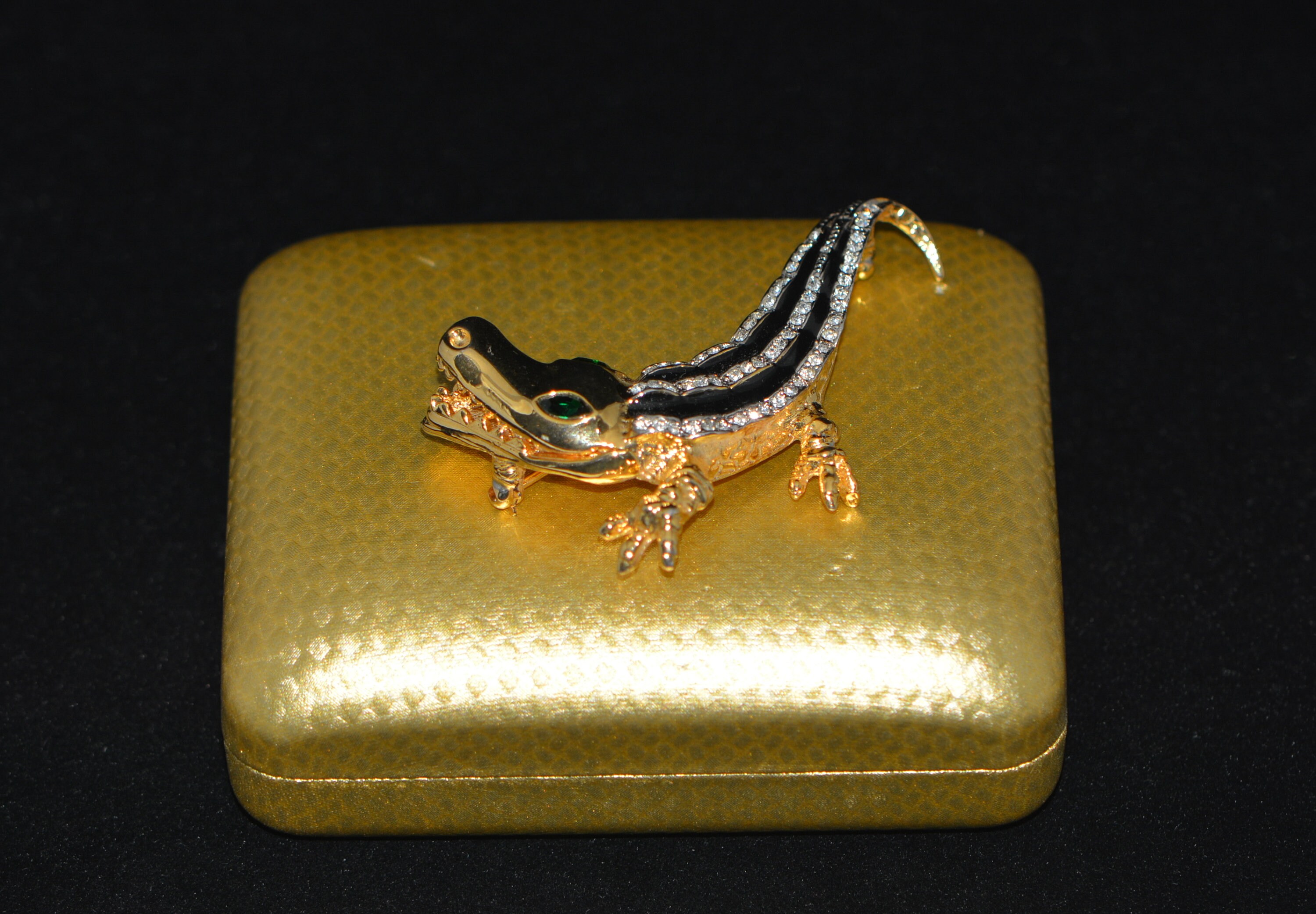 Crocodile brooch discount