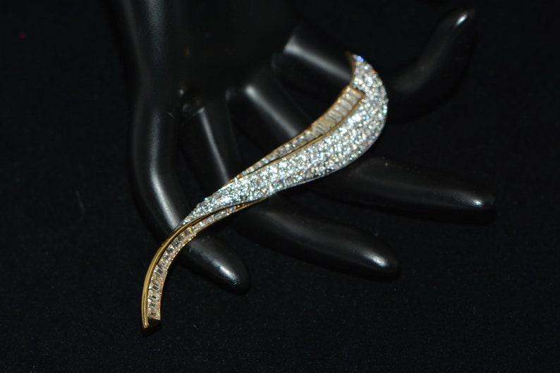Statement Brooch Gifts for Women Gift for Mom Mother/'s Day Gift Vintage Butler Long Clear Rhinestone Gold Tone BroochPin Gift for her