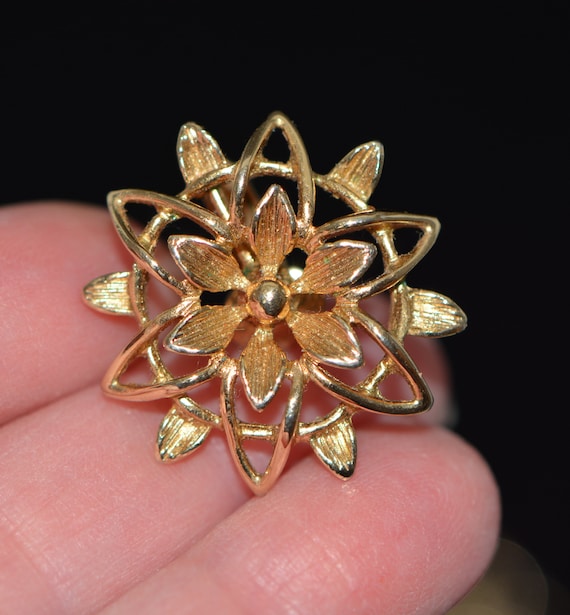 Sarah Coventry Gold Toned Floral Filigree Brooch/… - image 6