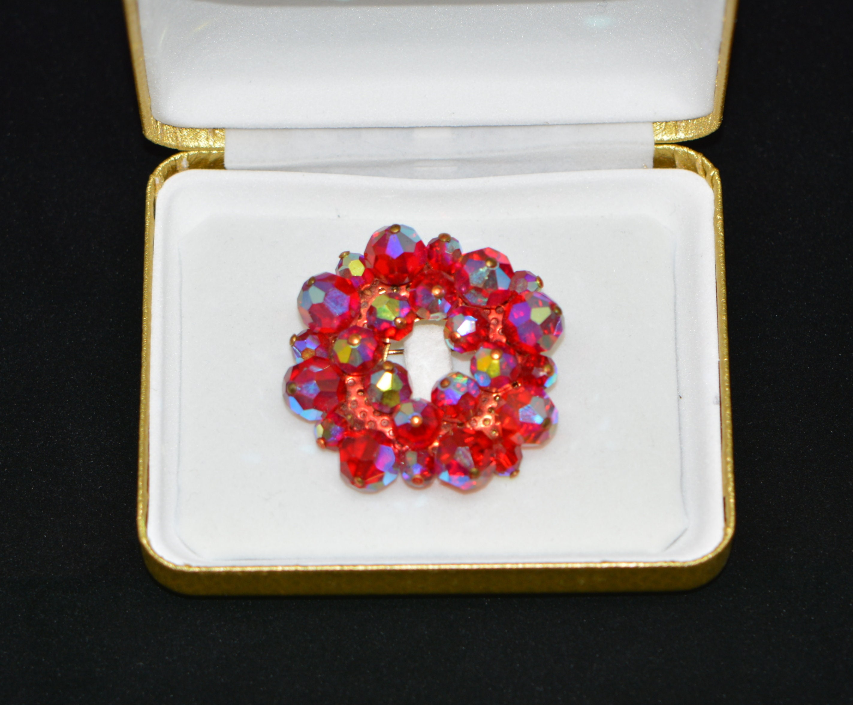 1960s'red RS × aurora beads　holly　brooch 1960s'red RS × aurora beads holly brooch - メルカリ