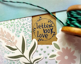 Letterbox Love Stamp ~ happy mail, snail mail revolution, rubber stamp for Valentine's Day, stamp with leaves, wreath stamp, mailbox