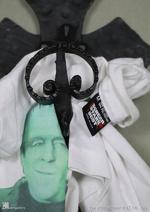 Munsters t-shirt, Herman vintage rare horror movie shirt Frankenstein Dracula Nosferatu goth 