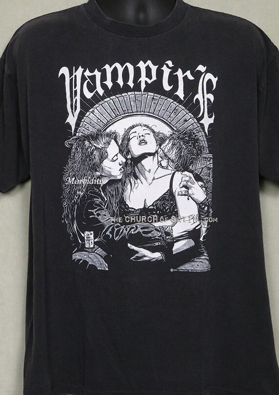 Vintage jaren 90 VAMPIRE horror dubbelzijdige grafische schoonheid distressed zeldzame gothic cult stijl t-shirt Kleding Herenkleding Overhemden & T-shirts T-shirts T-shirts met print 