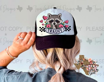 Parche de sombrero de basura PNG, Parche de sombrero de camionero Png, Parche de sombrero de bordado falso Png, Parche de sombrero, PNG de moda, Png de mapache, Barra de sombrero, Descarga digital