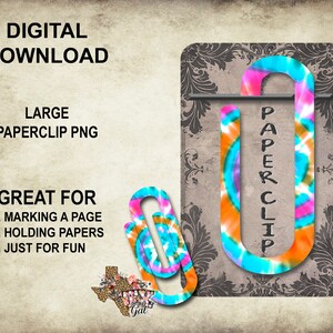 Könnte beinhalten: Ein großer, tie-dye-farbener Büroklammer mit einem blauen, rosa und orangenen Wirbelmuster. Die Büroklammer befindet sich auf einem Hintergrund mit einem floralen Design. Der Text "PAPER CLIP" ist vertikal auf die Büroklammer geschrieben.