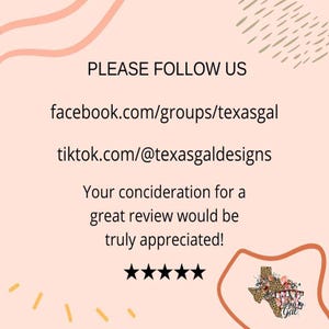 Puede incluir: Gr&aacute;fico color melocot&oacute;n con el texto "PLEASE FOLLOW US" y enlaces a redes sociales para Facebook y TikTok. La imagen tambi&eacute;n incluye una solicitud de rese&ntilde;as y un logotipo con un dise&ntilde;o en forma de Texas.