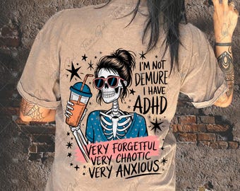 No soy recatado, tengo TDAH PNG, refrán gracioso PNG, refrán sarcástico PNG, moño desordenado de calavera PNG, Png de moda, descarga digital