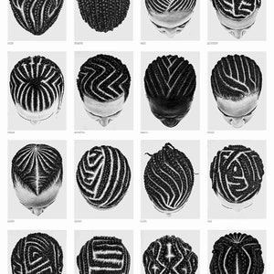 Peut inclure: Une collection de 16 photographies en noir et blanc montrant différentes coiffures tressées pour hommes. Chaque photo montre un motif différent de tresses sur la tête d'un homme.