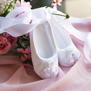 Chaussures de ballet pour bébé, Chaussures de ballerine pour bébé, Chaussures blanches, Chaussures de baptême, Cadeau de baby shower ballerine, Chaussures de mariage image 2