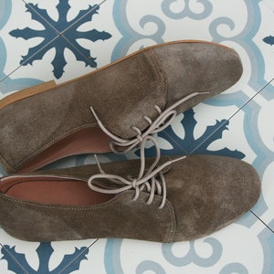 Wildleder Oxford Damenschuhe, handgemachte Wohnungen, bequeme Wohnungen, flache Lederschuhe, weiche Leder-Oxfords