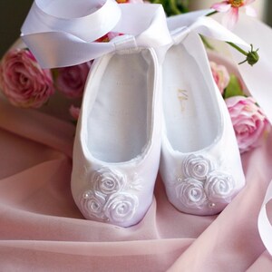 Chaussures de ballet pour bébé, Chaussures de ballerine pour bébé, Chaussures blanches, Chaussures de baptême, Cadeau de baby shower ballerine, Chaussures de mariage image 3